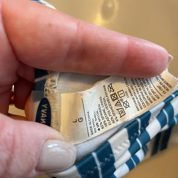 Old Navy Bikini set, Size L - Picture 3 of 4